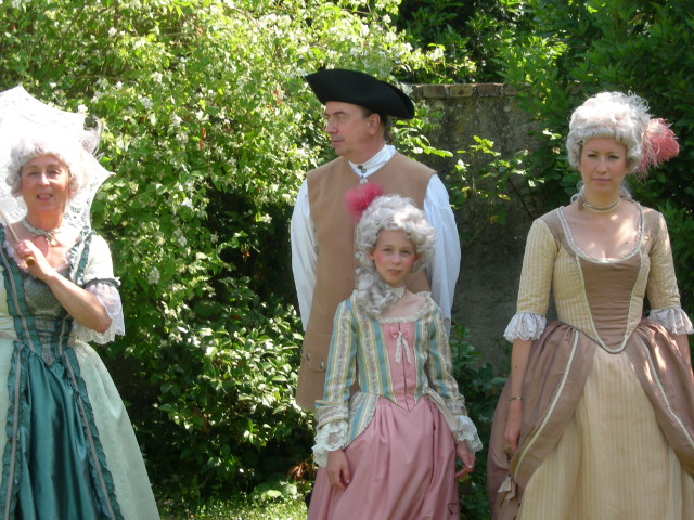 Costumes VXIIIe. siècle