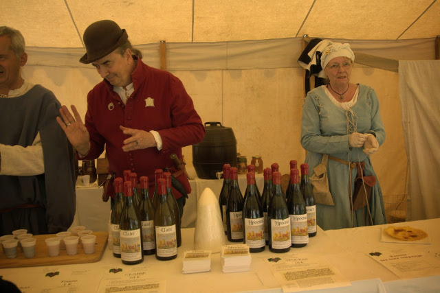 Vente de bouteilles d'hypocras et de clairé